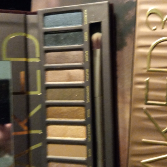 URBAN DECAY NAKED NUMBER ONE EYESHADOW VAULT - Picture 4 of 13